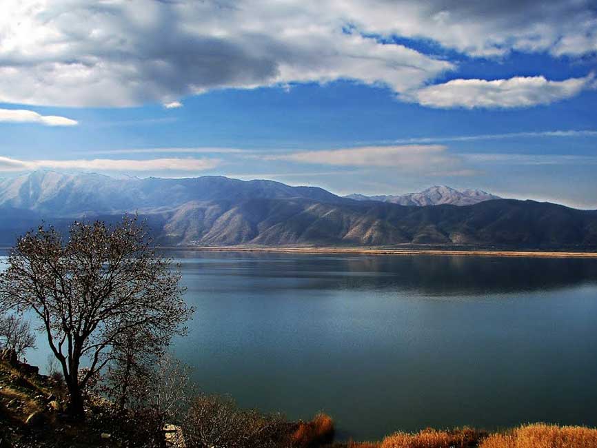 دریاچه زریبار